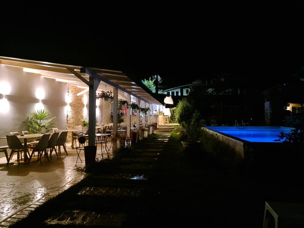 Hotel Casa Wanted Orşova Exterior foto