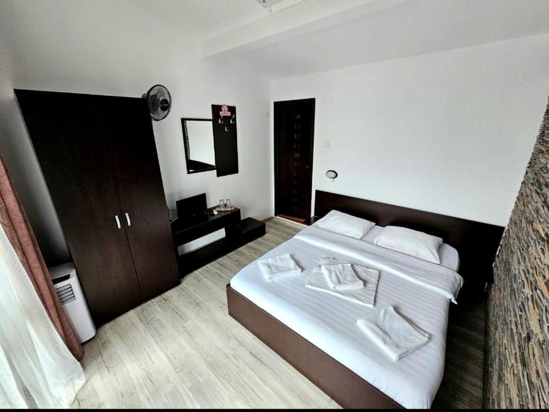 Hotel Casa Wanted Orşova Exterior foto